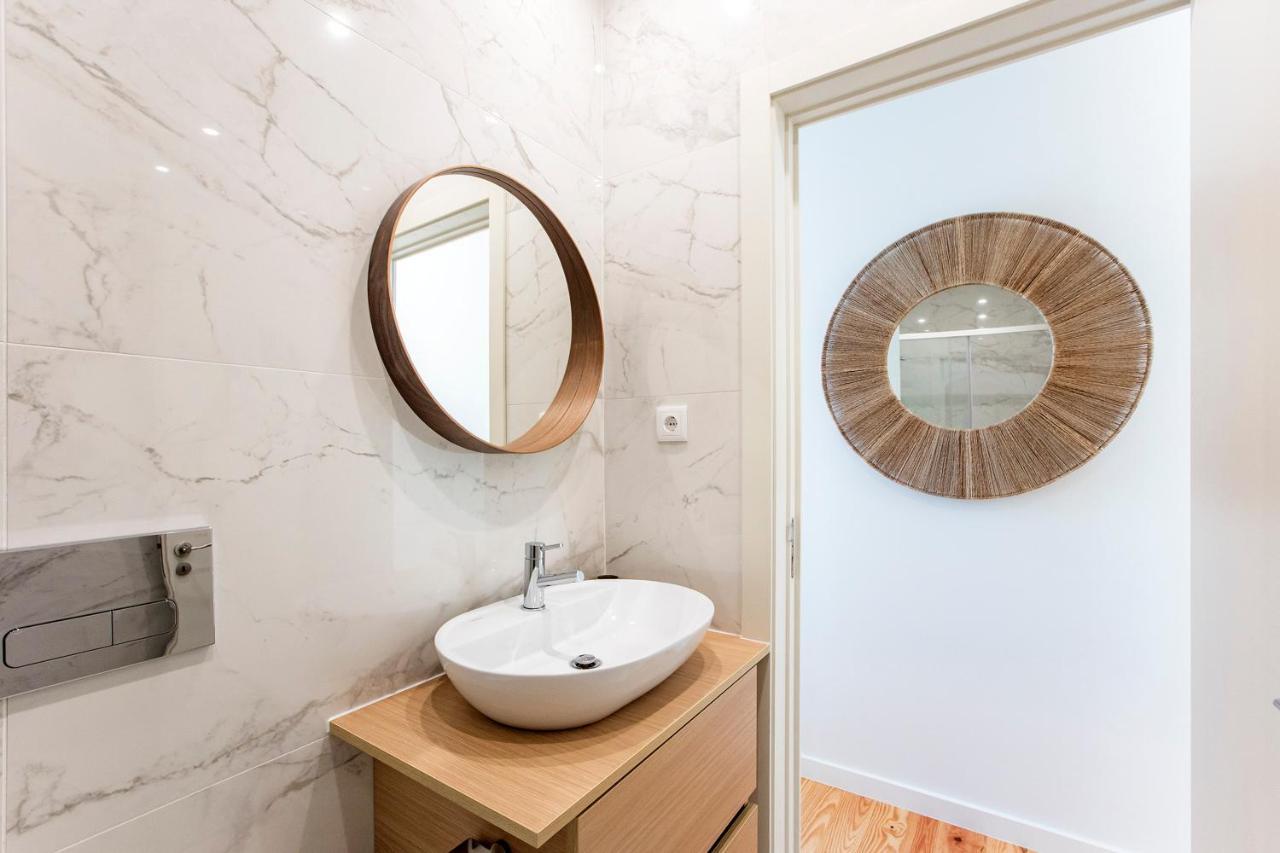 Central Studio W/ Pool, Ac & Patio By Lovelystay Porto Eksteriør billede